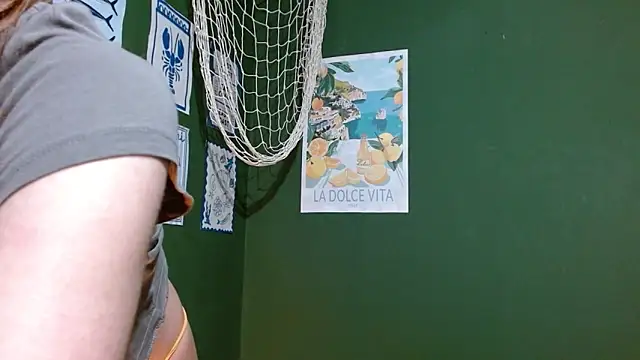 Roxiehood online show from September 29, 2025, 2:29 am