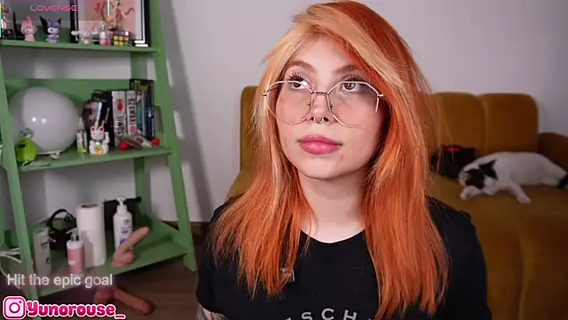 YunoRose  online show from October 4, 2025, 10:55 pm