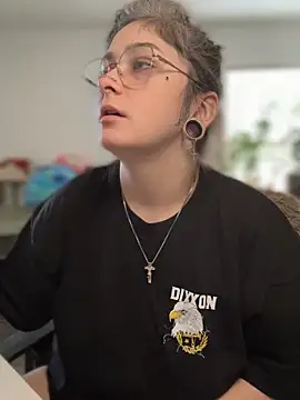 Alix Valentine online show from October 9, 2025, 5:02 pm