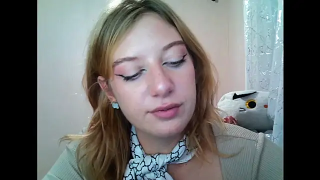 Lily Ember online show from September 17, 2025, 4:31 pm