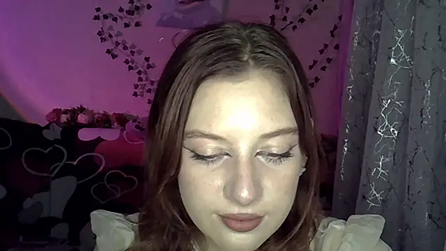 Lily Ember online show from November 17, 2025, 5:06 pm