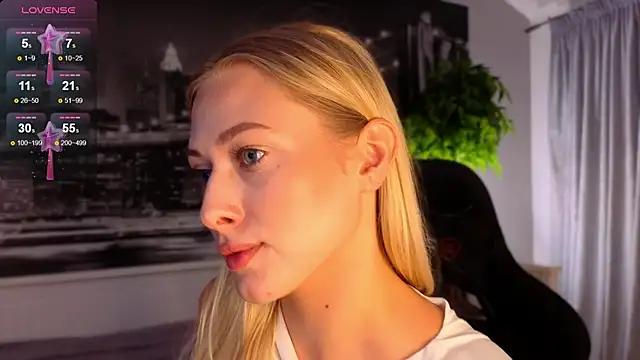 ChristyMarshall online show from October 2, 2025, 8:01 pm