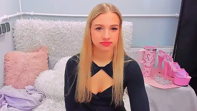 EvetteRose online show from February 8, 2026, 2:15 pm