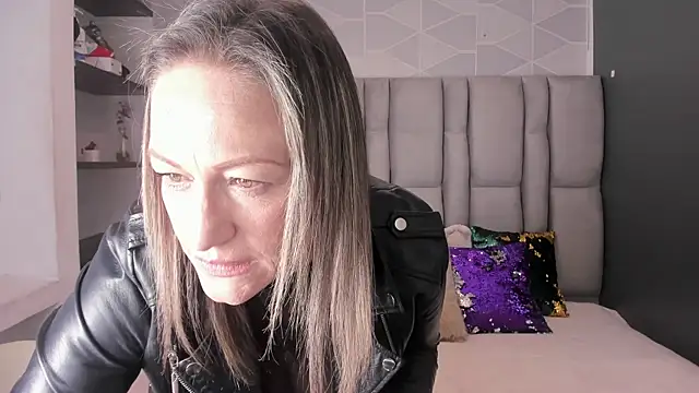 Charlot milf online show from October 18, 2025, 11:45 am