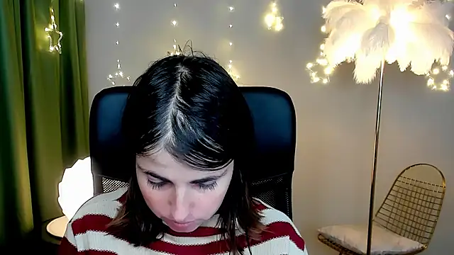 MartaEdams online show from December 17, 2025, 6:29 am