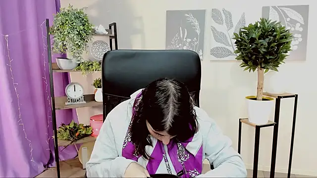 MartaEdams online show from March 25, 2026, 6:24 am