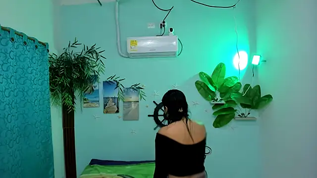 eladyrous98 online show from October 10, 2025, 1:01 pm