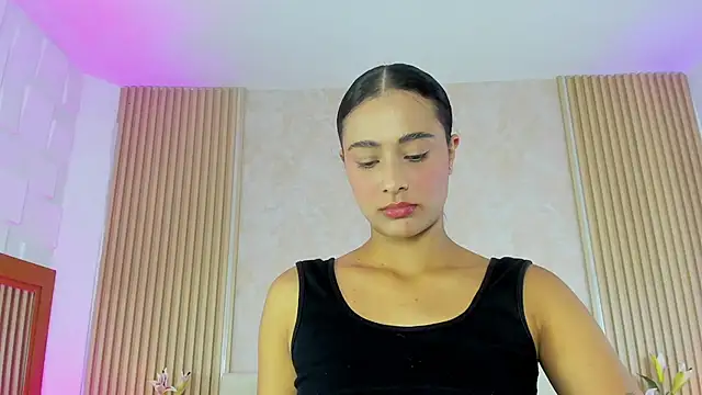 ZOEBARLOWE online show from October 6, 2025, 7:03 pm