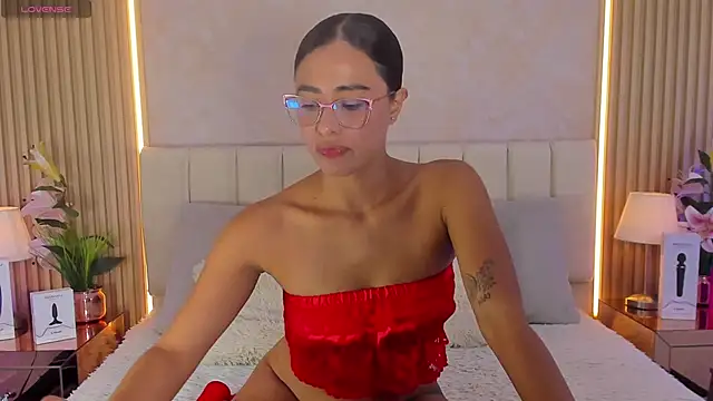 ZOEBARLOWE online show from November 10, 2025, 7:08 pm