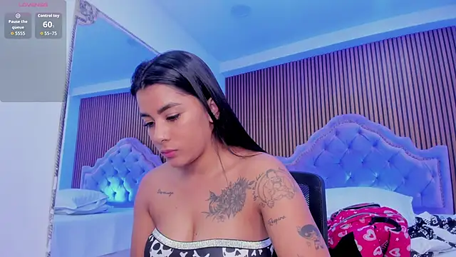 SelenaStonne online show from November 25, 2025, 7:47 pm