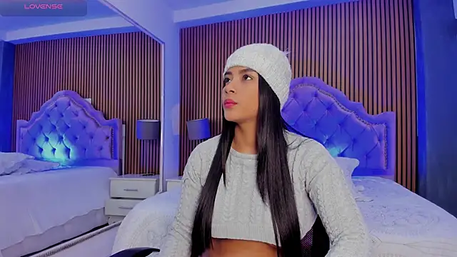 SelenaStonne online show from September 18, 2025, 7:39 pm