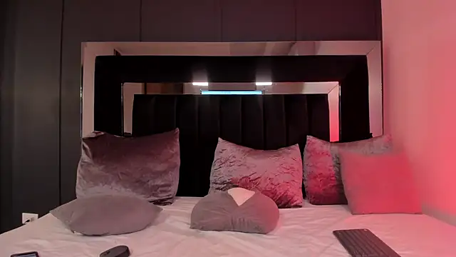 sofiaa brown online show from September 10, 2025, 6:01 am