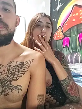 parejajuguetona420 online show from March 25, 2026, 4:34 am