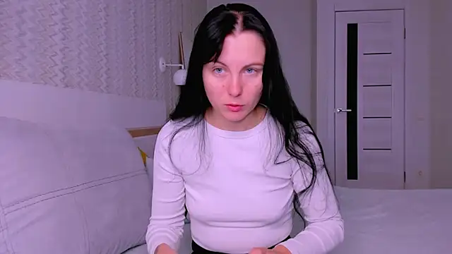 Elle Pearl  online show from October 17, 2025, 6:17 am