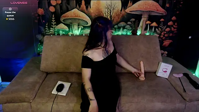 LunaBunny8 online show from September 18, 2025, 1:08 am