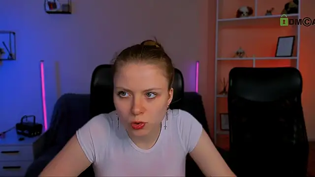 foxy tease  online show from November 30, 2025, 12:50 pm