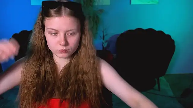 foxy tease  online show from November 13, 2025, 10:19 am