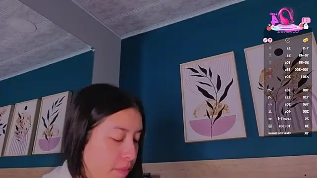 SarahMiler  online show from October 18, 2025, 11:45 am