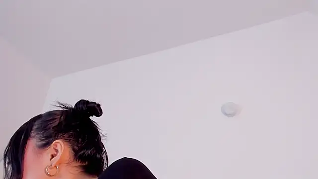 Taylormaxwell online show from December 1, 2025, 9:04 pm