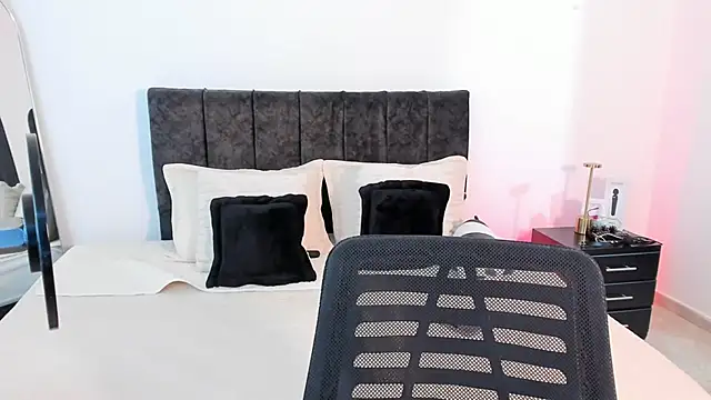 Taylormaxwell online show from December 20, 2025, 8:12 pm