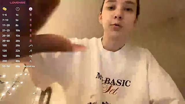 Snapshot of DanaCore chatting on October 31, 2025, 4:47 pm DanaCore online show from October 31, 2025, 4:47 pm