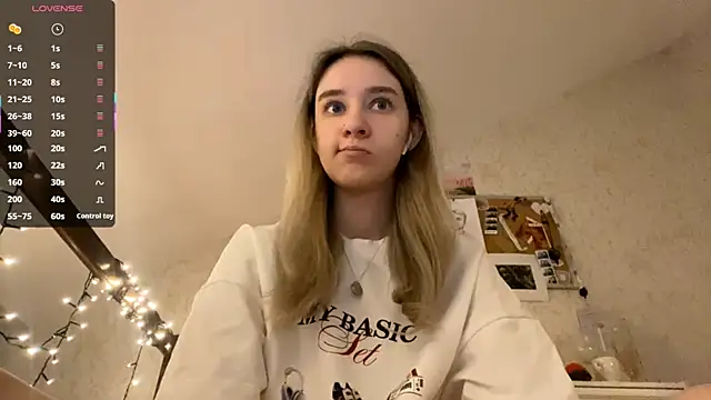 Snapshot of DanaCore chatting on October 1, 2025, 3:49 pm DanaCore online show from October 1, 2025, 3:49 pm