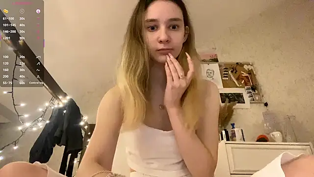 Snapshot of DanaCore chatting on September 21, 2025, 4:34 pm DanaCore online show from September 21, 2025, 4:34 pm