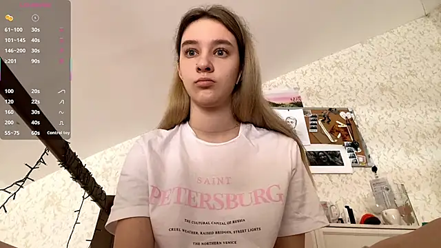 Snapshot of DanaCore chatting on October 13, 2025, 7:43 am DanaCore online show from October 13, 2025, 7:43 am