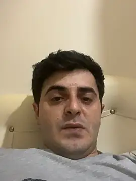 Semihh35 online show from April 17, 2026, 10:45 pm