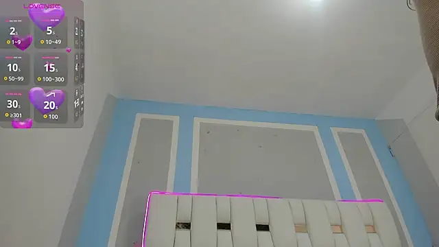 elenacooper1 online show from November 20, 2025, 7:03 pm