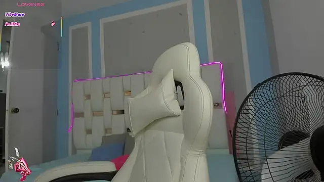 elenacooper1 online show from December 2, 2025, 3:19 am