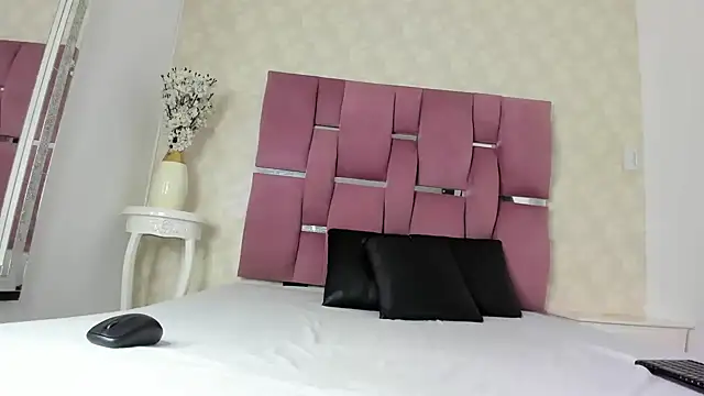 Snapshot of Chantal_bony chatting on November 15, 2025, 12:53 pm Chantal bony online show from November 15, 2025, 12:53 pm