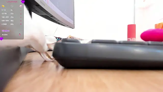 juliana davies  online show from October 10, 2025, 9:37 pm