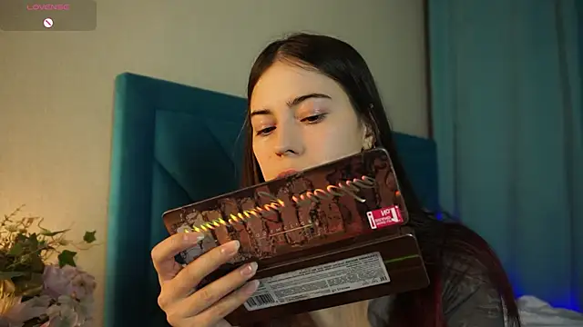 ywixos online show from October 26, 2025, 2:39 pm