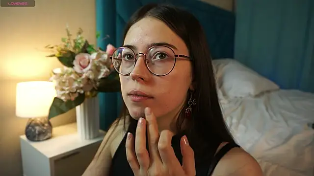 ywixos online show from December 15, 2025, 2:23 pm