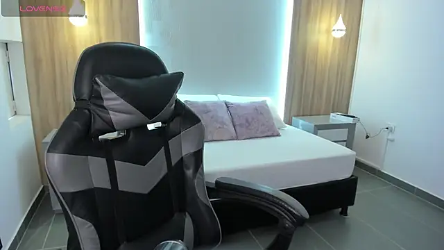 Snapshot of megara_x_ chatting on October 21, 2025, 8:08 pm megara x online show from October 21, 2025, 8:08 pm