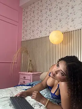 loraineRioss online show from February 5, 2026, 5:25 am