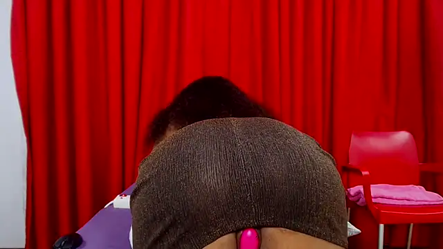 SexyBustyBoobs online show from December 19, 2025, 4:09 pm