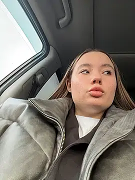 StephanieMur online show from December 5, 2025, 7:40 am