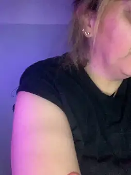 LupeLok online show from December 3, 2025, 4:24 am