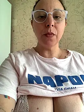 Snapshot of LupeLok chatting on June 2, 2026, 5:35 pm LupeLok online show from June 2, 2026, 5:35 pm