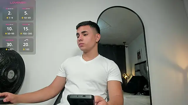 lianfox  online show from May 18, 2026, 12:54 pm