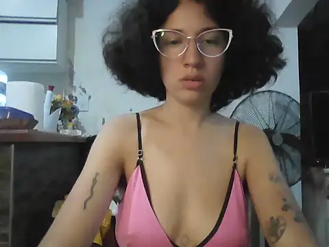 loliporomero online show from October 4, 2025, 7:59 pm