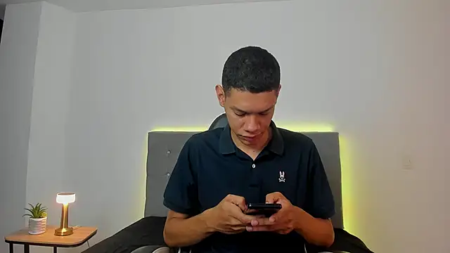 milo cruz online show from December 2, 2025, 9:33 am