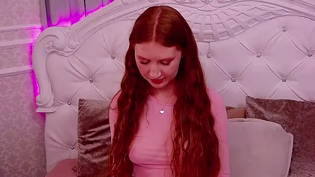 SaraMoor online show from October 6, 2025, 6:19 pm