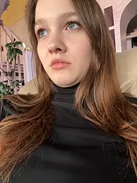 MichelleRoux online show from September 11, 2025, 10:26 am