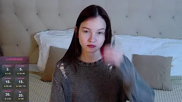 MichelleRoux online show from November 8, 2025, 1:36 pm