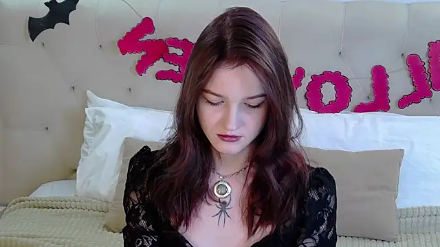 MichelleRoux online show from October 31, 2025, 1:19 pm