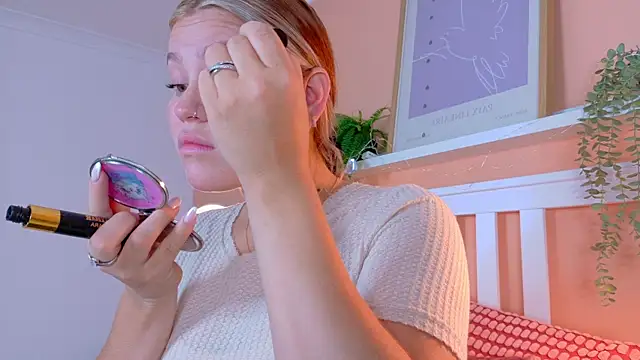 BelaMiller  online show from September 11, 2025, 11:43 am