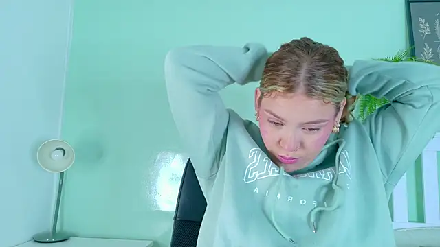 BelaMiller  online show from October 22, 2025, 11:42 am